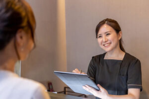 美容外科の受付スタッフ