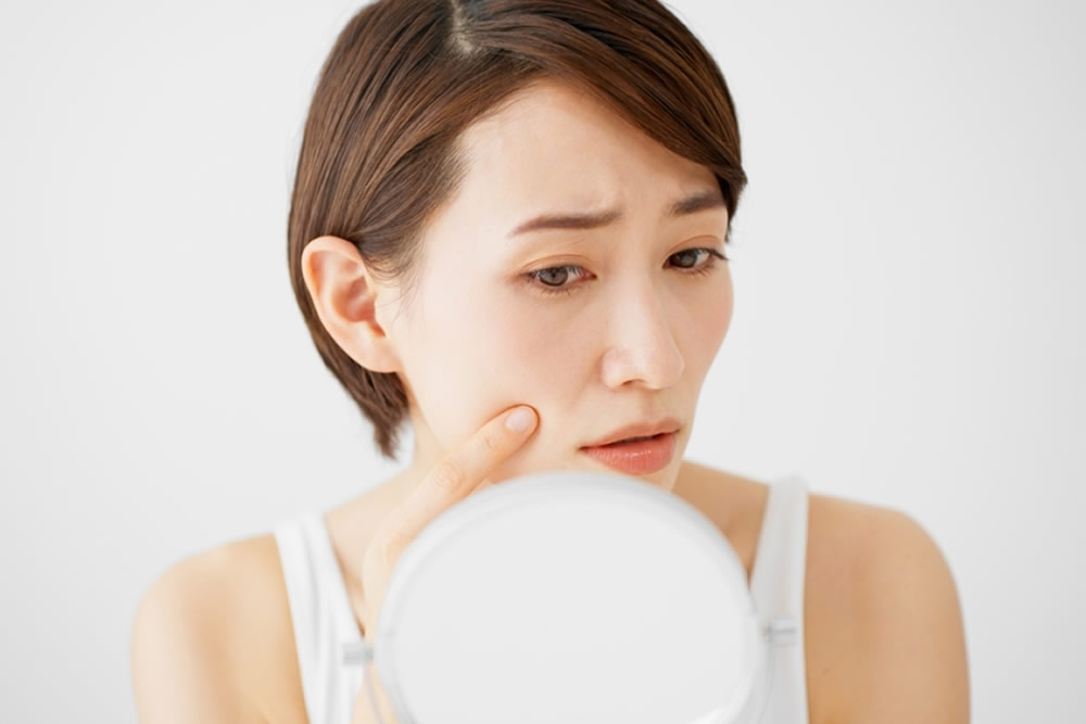 加齢で鼻は大きくなる？鼻を小さくする整形が得意な円戸望医師が解説