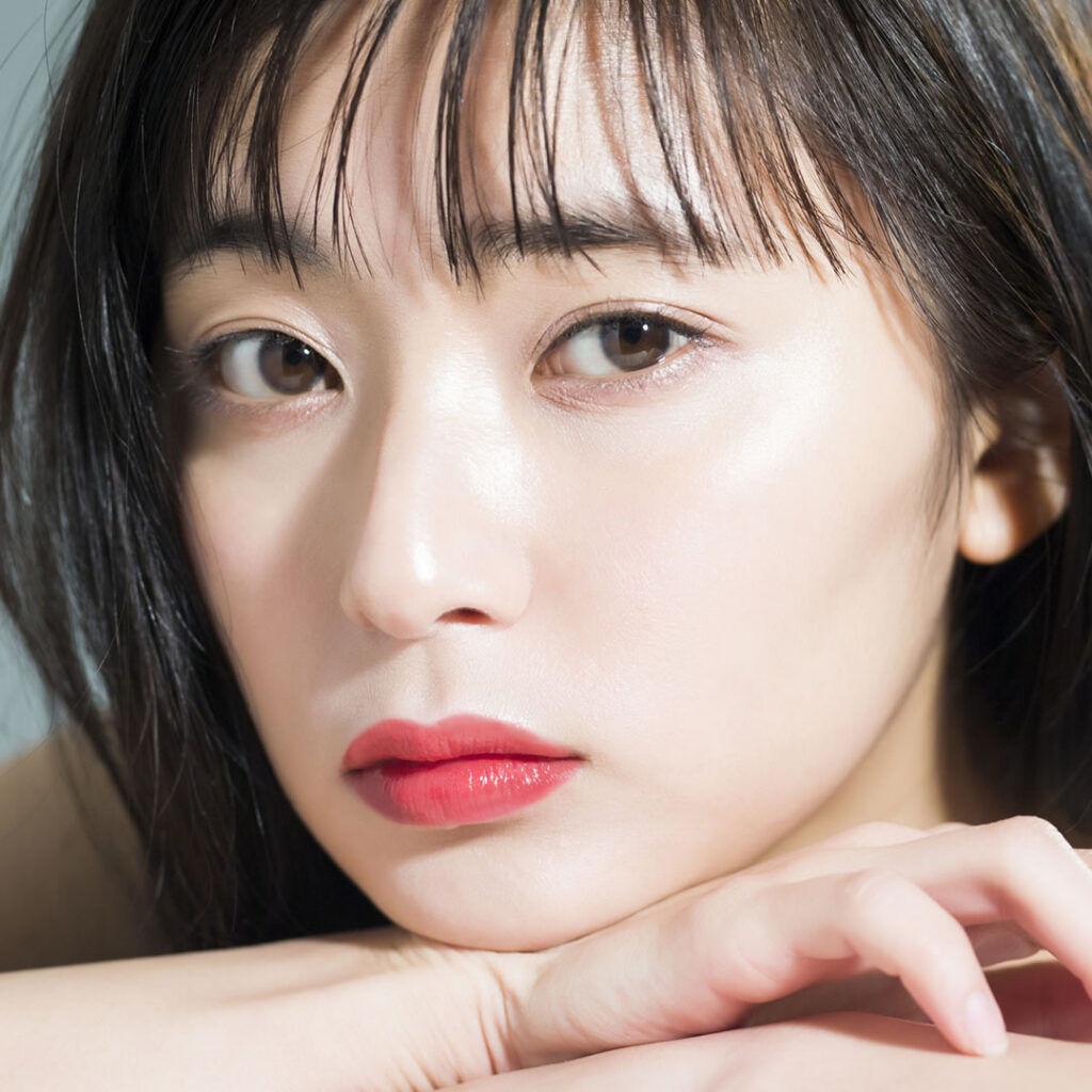 美しい唇の女性