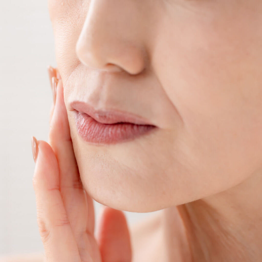 ほうれい線が気になっている女性