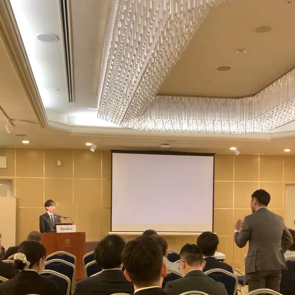 Japan-Korea Congress of Plastic and Reconstructive Surgeryで発表している島田良浩医師