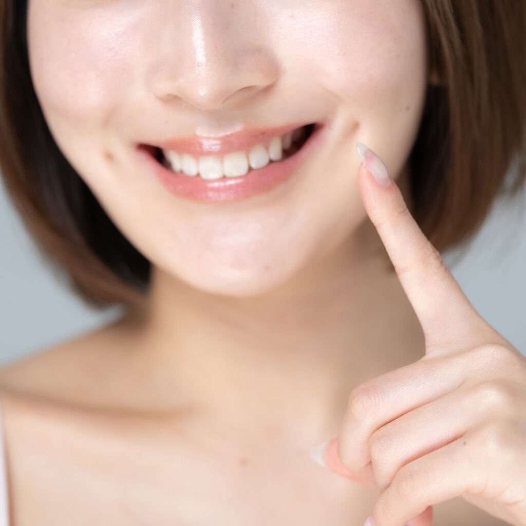 えくぼがある女性