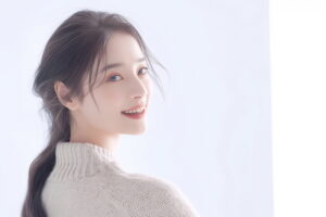 えくぼ形成の名医を探している女性のイメージ