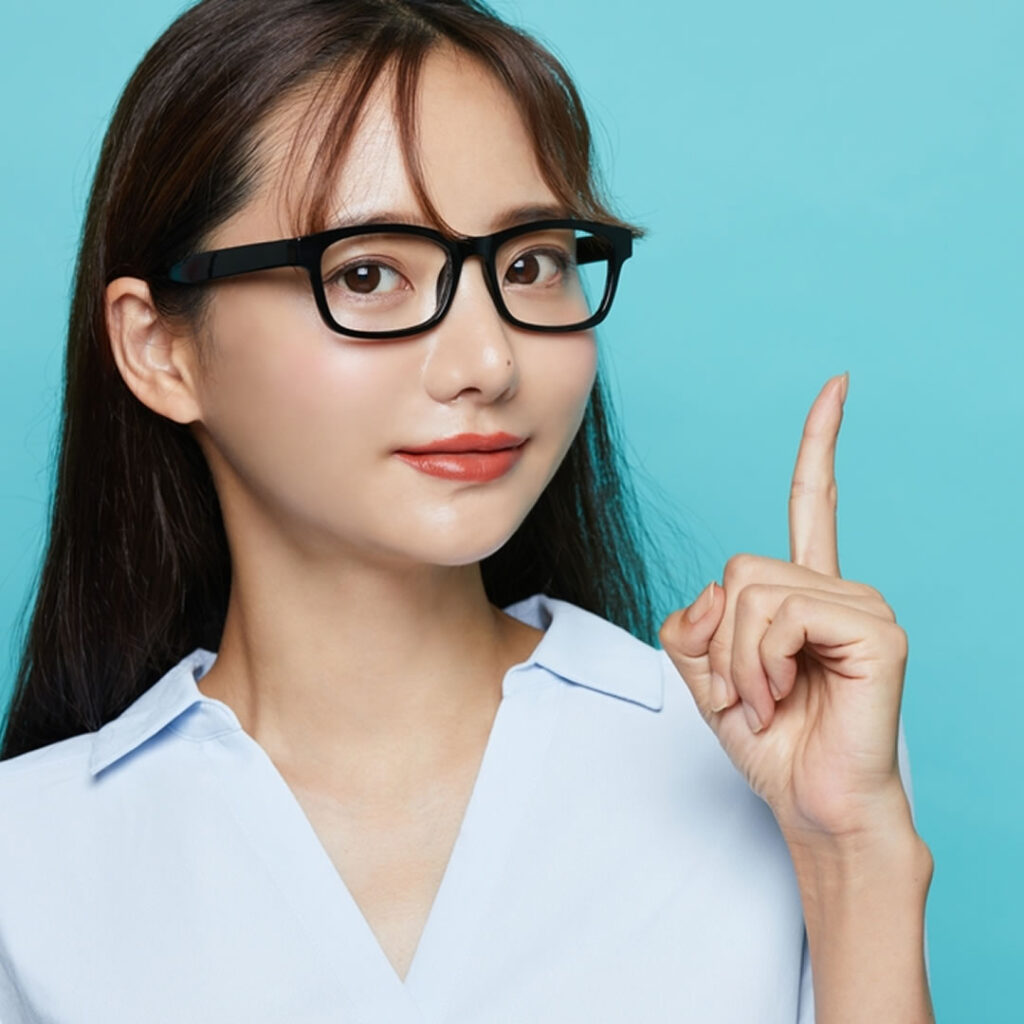 二重埋没で口コミを参考にするときのポイントを説明している看護師