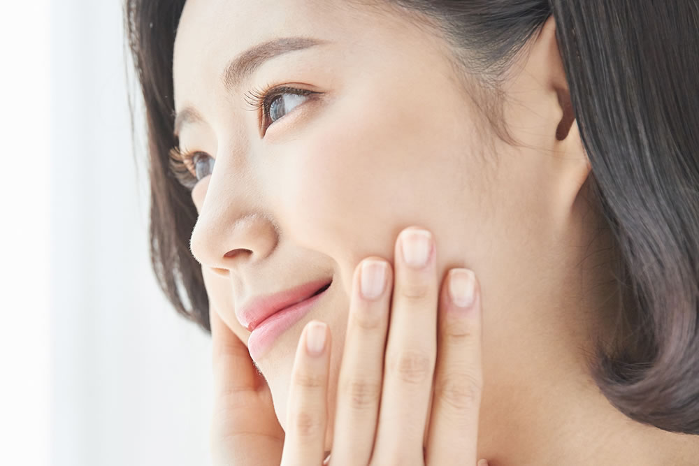 小顔整形をした20代の女性のイメージ