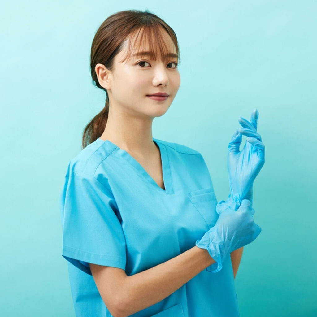 埋没法の口コミから見る失敗例を説明している看護師