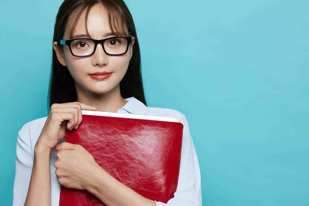 コンデンス豊胸が向いている方を説明する看護師